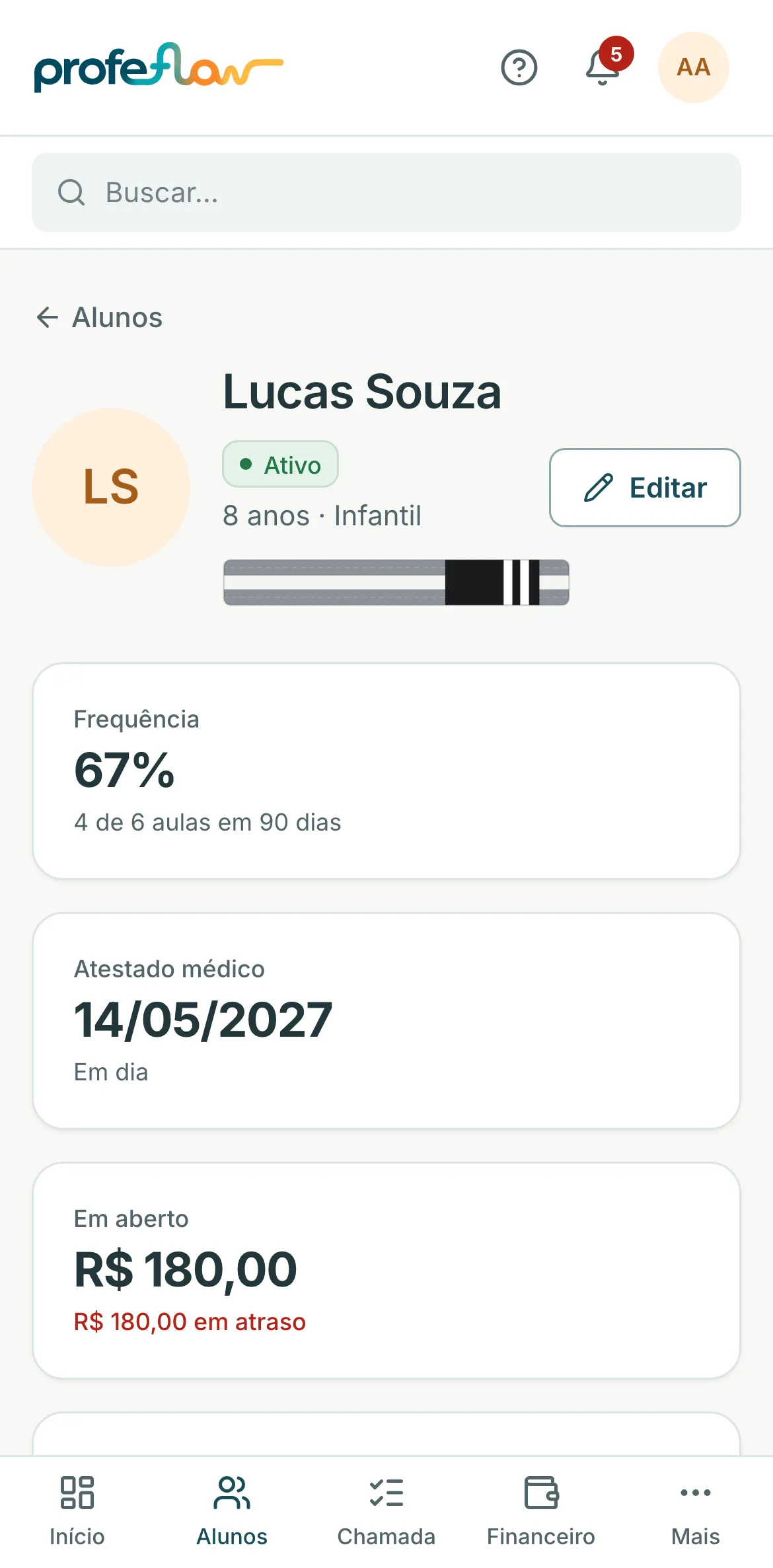 Ficha do aluno no celular, com faixa, frequência e atestado
